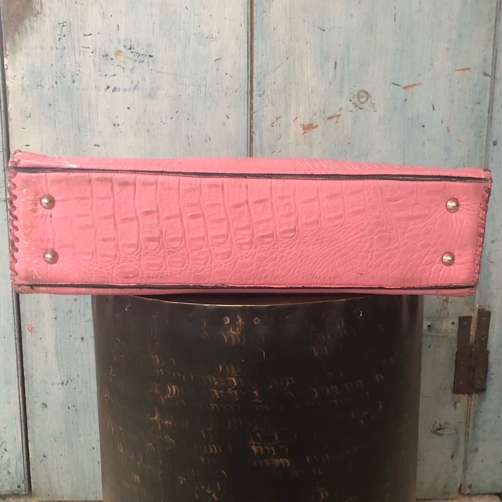 Juan Antonio hand-tooled and designed pink leather bag with everything you need! - Picture 6 of 16
